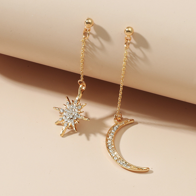 Fashion Diamond-studded Star Moon Long Tassel Earrings display picture 3