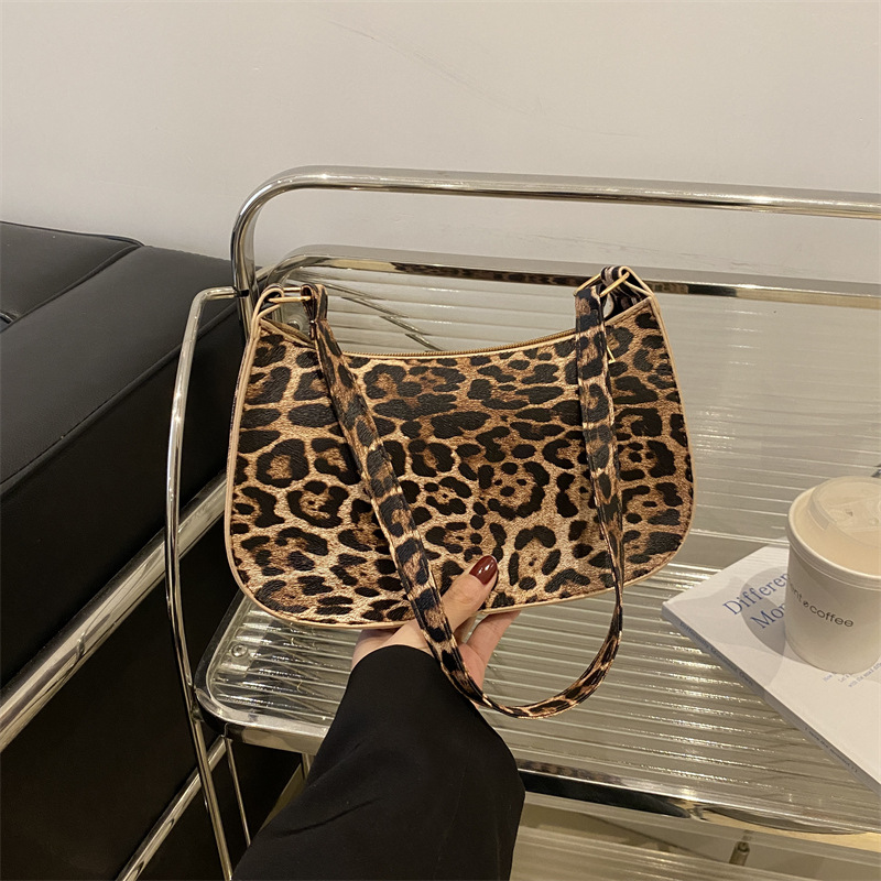 Texturas extranjeras calientes leopardo estampado bolso de brazo mujeres 2024 nuevo bolso de moda bolso de hombro otoño invierno