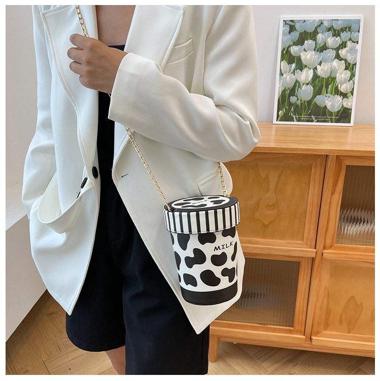Women's Medium Pu Leather Cow Pattern Streetwear Flip Cover Shoulder Bag display picture 9