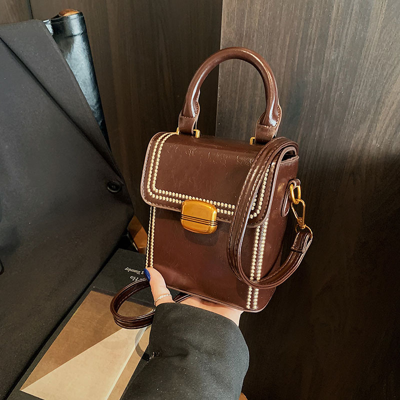 Bolso de moda retro mujer 2025 primavera nuevo bolso ocio retro bolso de nicho popular trampolín de viaje de moda