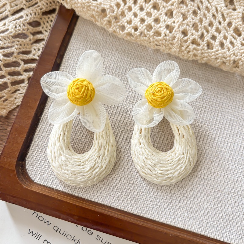 White straw earrings, flowered