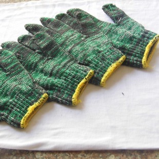 Manufacturer's Self-produced Labor Protection gloves 700g Cotton Yarn Plus Double Nylon green Flower gloves Protective gloves Wholesale