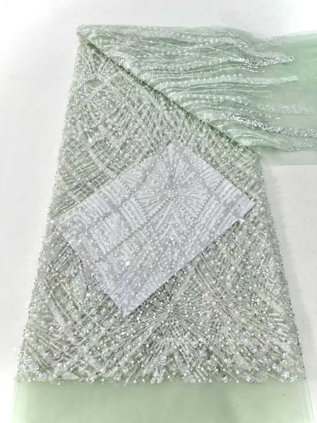 Tejido de bordado de tubo de cuentas Tejido de abalorios de malla Tejido de vestido de novia de mujer de lujo ligero de alta calidad europeo y americano
