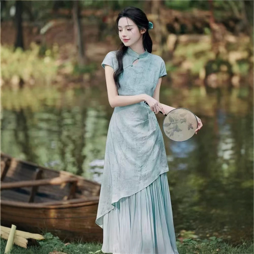 Новое летнее платье в китайском стиле 2025 года, элегантное, стройнящее, с асимметричным кроем, в стиле чжунсам.