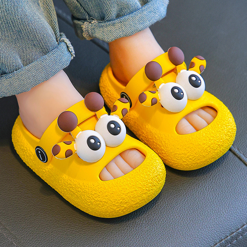 Zapatillas para bebés para hombres zapatos para niños nuevos zapatos de verano para bebés pequeños antideslizantes con suela suave para niños sandalias.