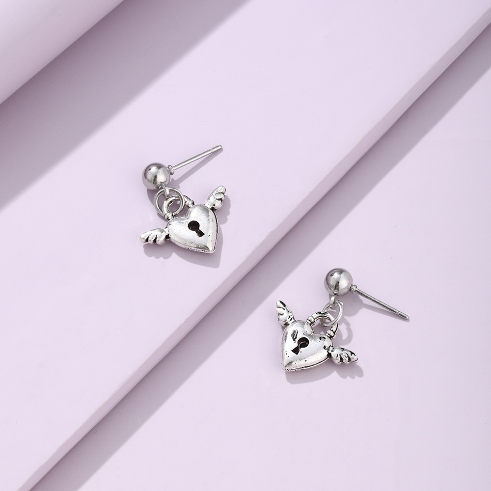 Retro Heart Plating Alloy No Inlaid Earrings display picture 2