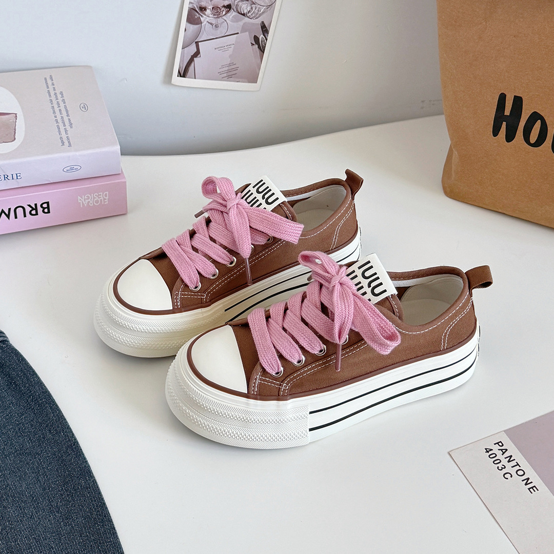 Estilo de Hong Kong nicho zapatos de lona de suela negra y gruesa mujer 2025 nuevos zapatos deportivos de tablero estudiantil h1323 a principios de otoño