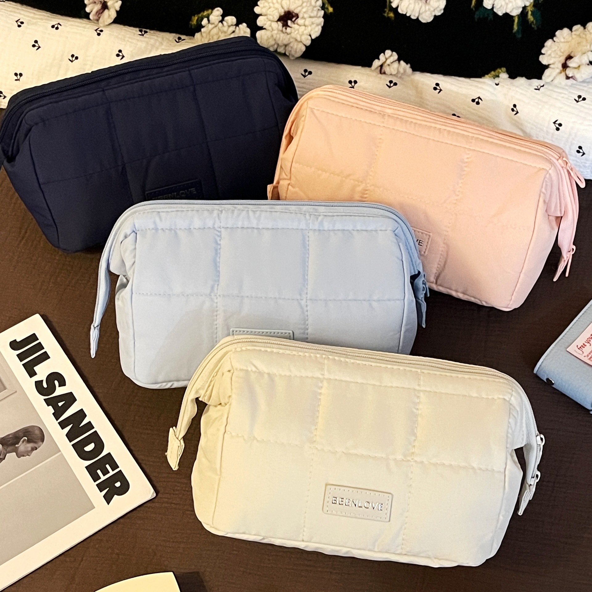 Nueva bolsa de maquillaje de alto valor facial de gran capacidad portátil de viaje bolsa de almacenamiento de lápiz labial de cosméticos de acero portátil bolsa de lavado