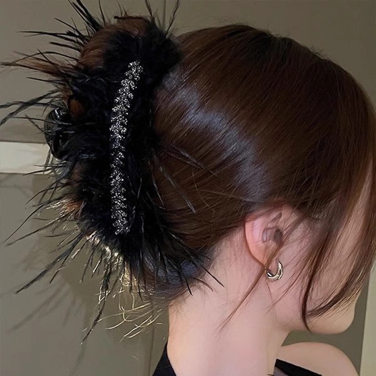 Clip de agarre de plumas de espiga de trigo, cabeza femenina, horquilla de pelo grande, tocado de clip de tiburón de pelo de avestruz negro de alta calidad