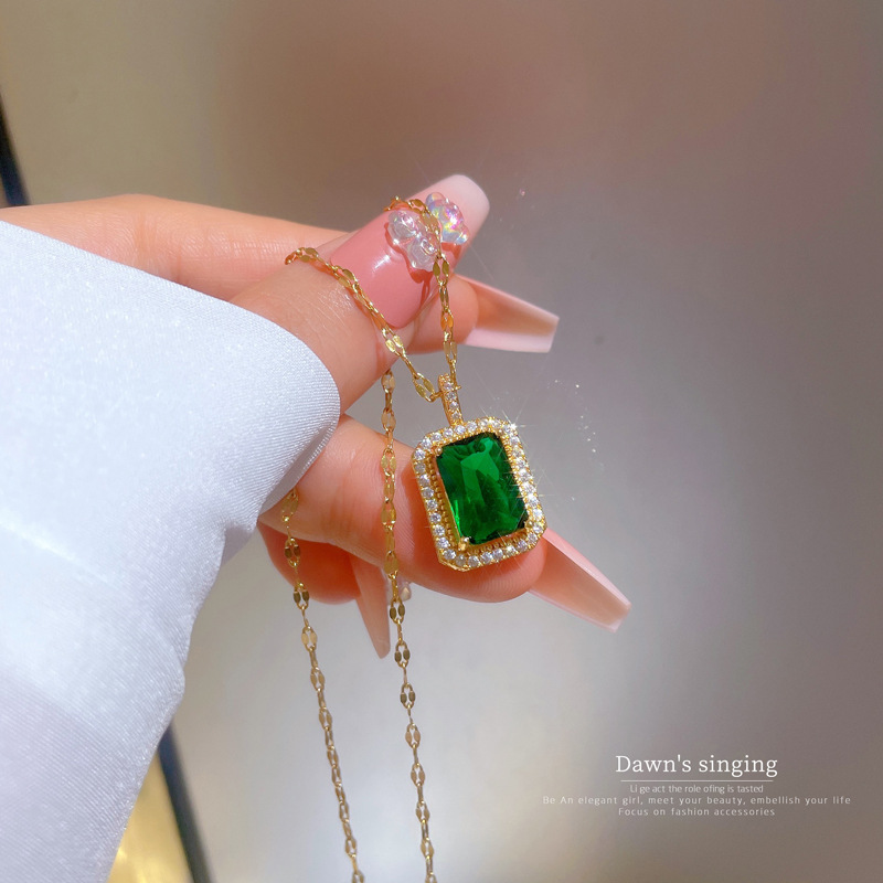 Emerald Square Pendant Necklace With Gold-plated Luxury Design_voghion.com