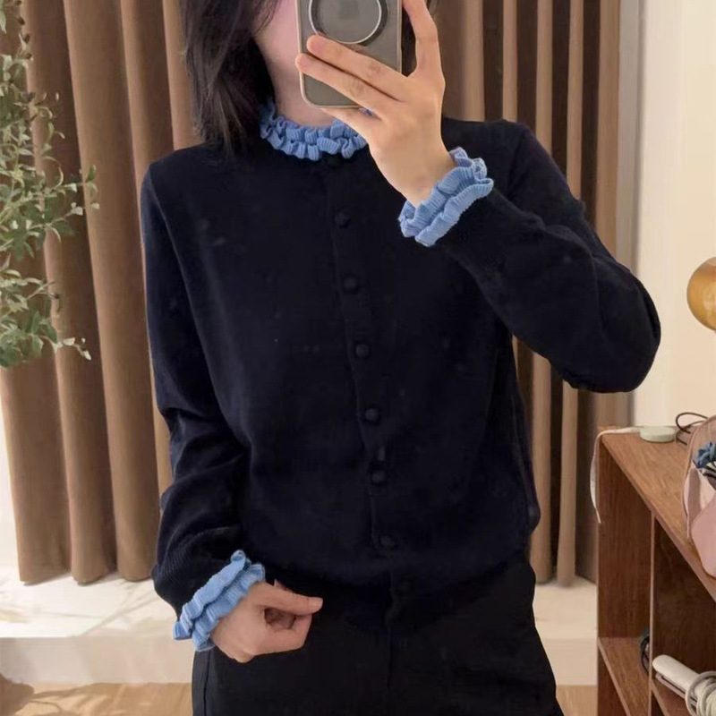 It Is Recommended by Xin Xin’S Boss Lady, a 2025 Contrasting Color Knitted Slimming Look Cardigan with Long Sleeves and a Sweater Jacket