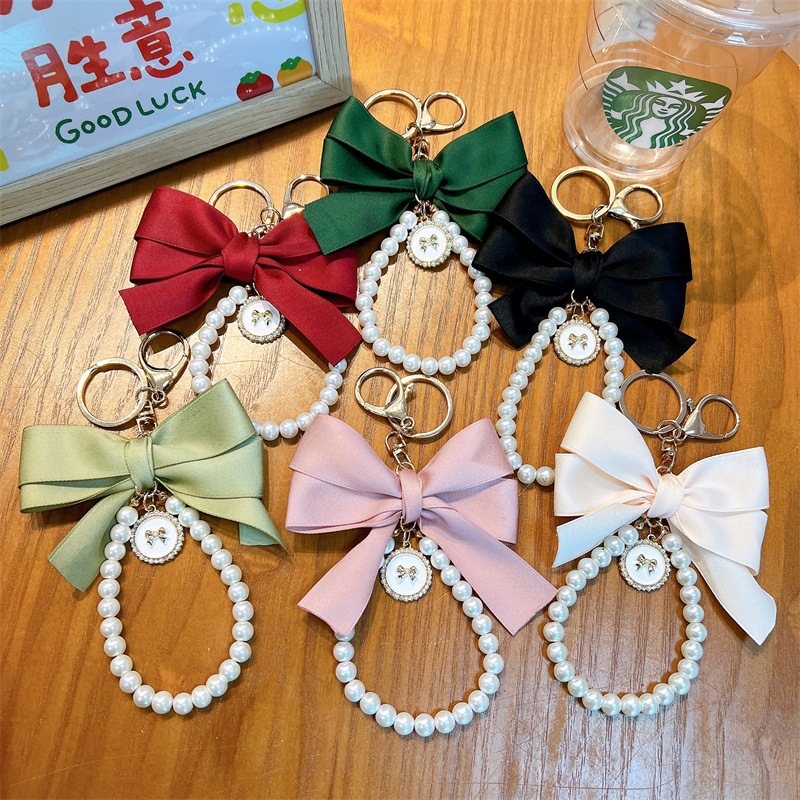 Perlas hechas a mano llaveros de perlas mujeres arco de correa de color bolsos colgantes pequeños regalos al por mayor