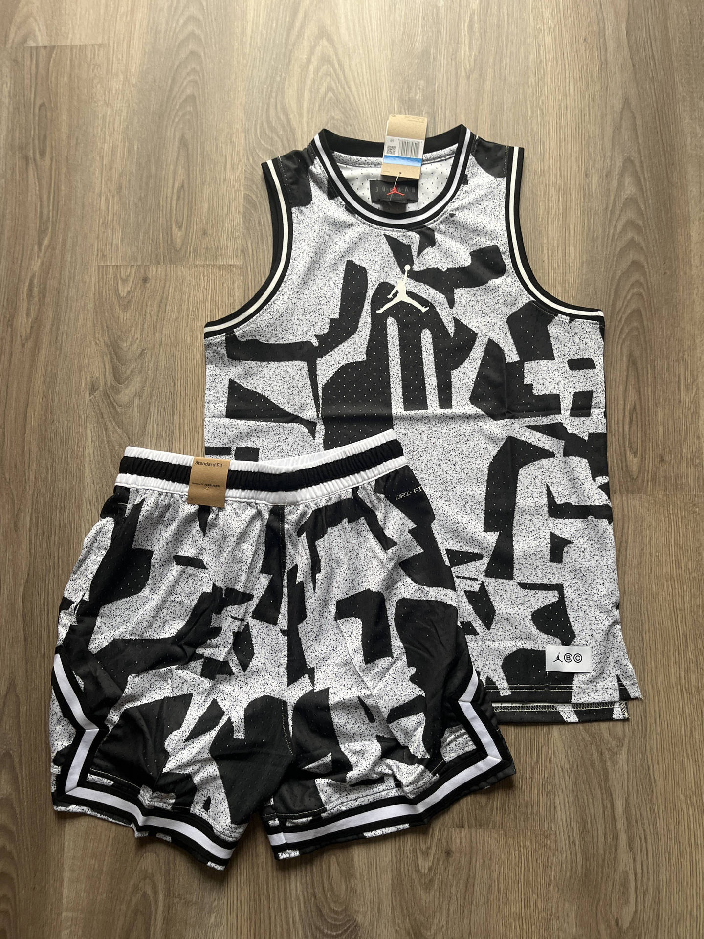 Nuevo conjunto de ropa deportiva de hombre volador en verano, entrenamiento de carrera para hombres, chalecos cortos transpirables de secado rápido, dos juegos al por mayor