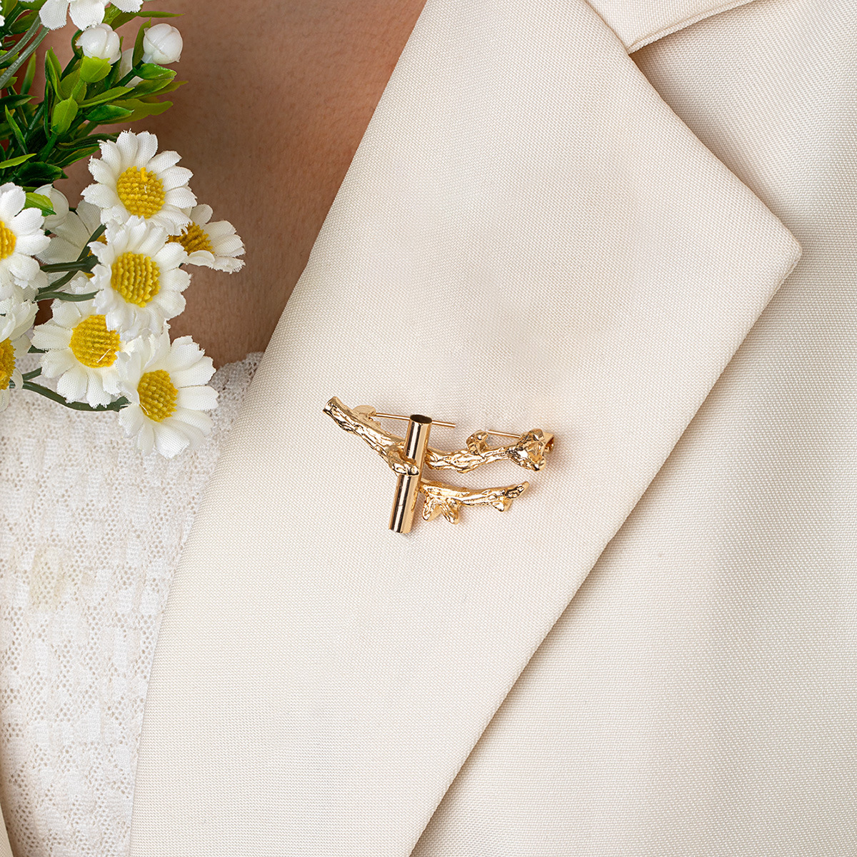 Elegante spilla a forma di ramo in lega per donna accessorio_voghion.com