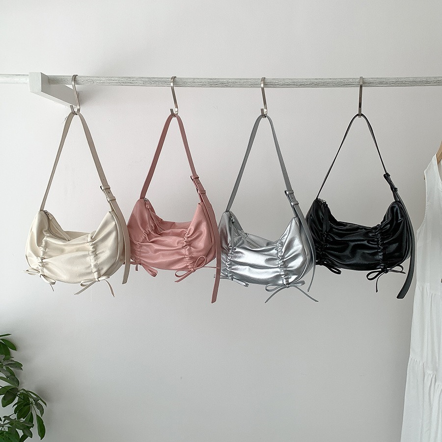 Versione coreana in morbida pelle plissettata 2024 nuovo fiocco tinta unita stile di nicchia alla moda spalla singola sotto le ascelle_voghion.com