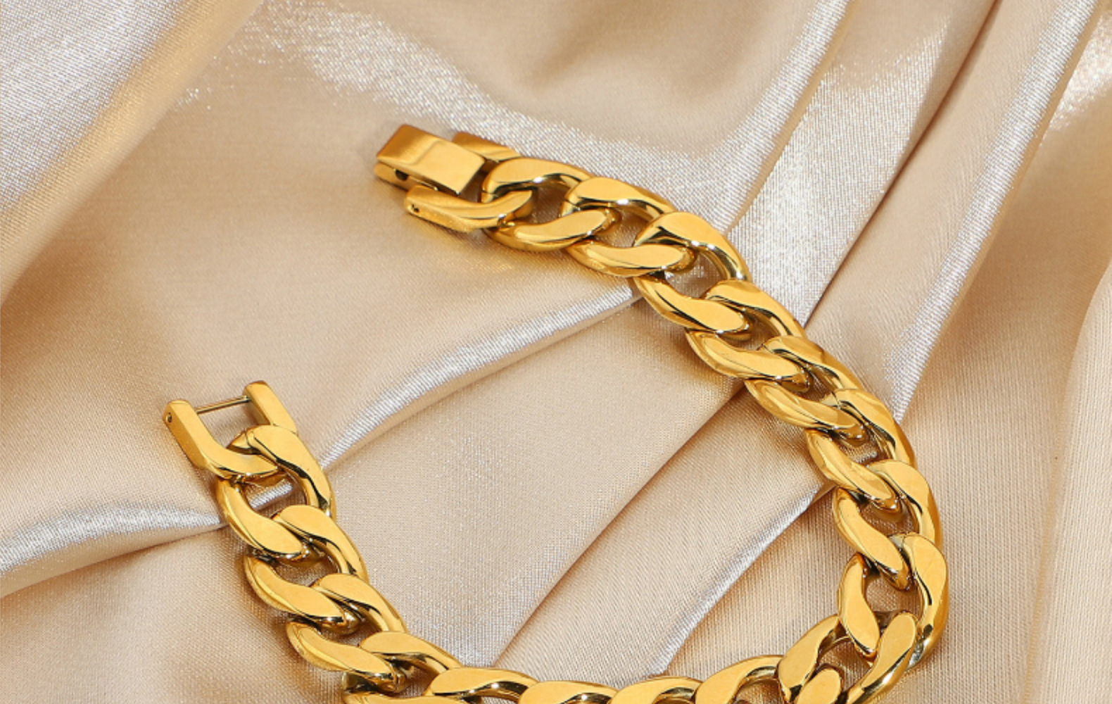 fashion large flat vacuum plating 18K gold braceletpicture8