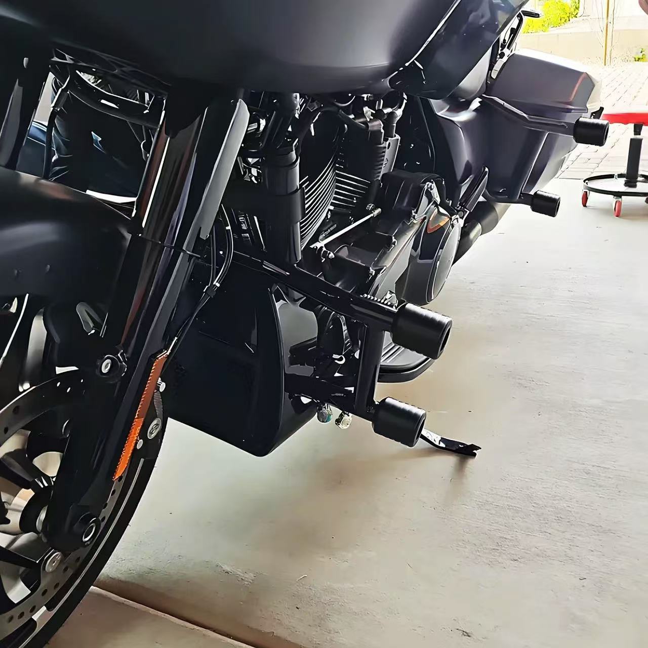 Suitable for Harley's new 117 Avenue Road Glide Road King 121ST modified racing front fork, 2014-2026