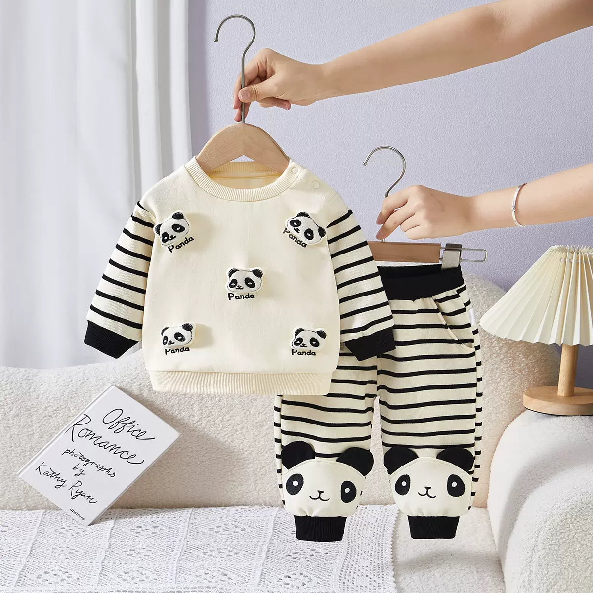 婴儿套装秋季新款宝宝洋气卡通立体小熊猫圆领卫衣儿童卫裤两件套