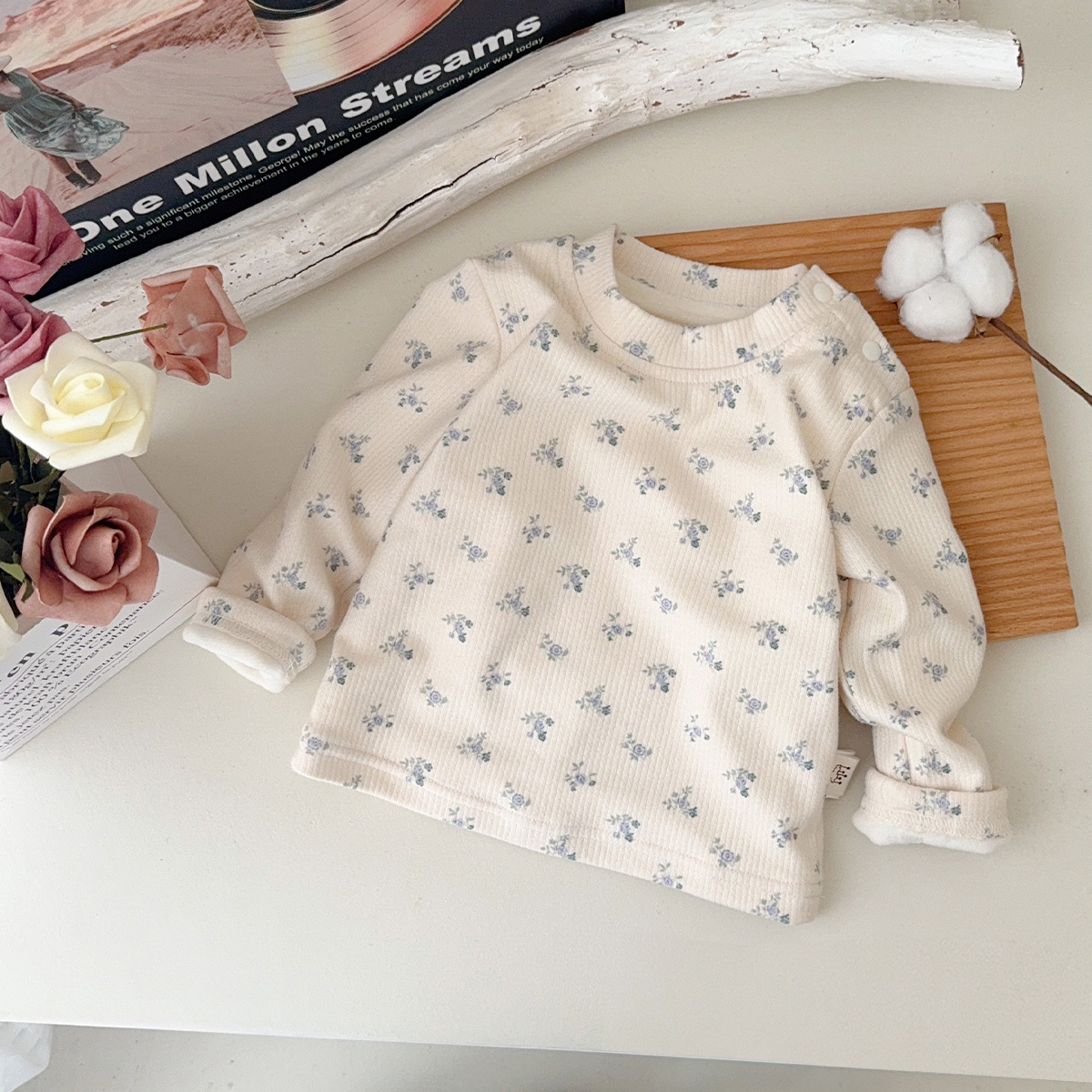 Traje de vestido de bebé de otoño e invierno versión coreana más traje de terciopelo para niñas de 1 a 3 años, falda acolchada cálida de estilo occidental