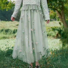 重工刺繍花網紗スカート2025春夏新作a字大振り子仙女スカート中長サイズ砕花スカート女