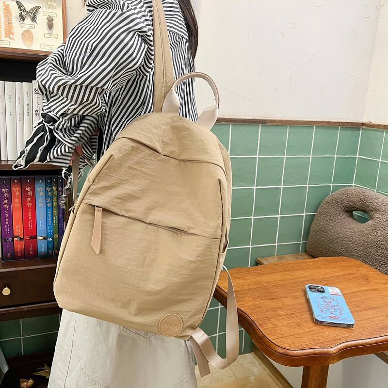 Mochila de nailon para mujer 2024 nuevo estilo ligero para mujer mochila de viaje ultraligera anti-salpicaduras de agua mochila de viaje al por mayor