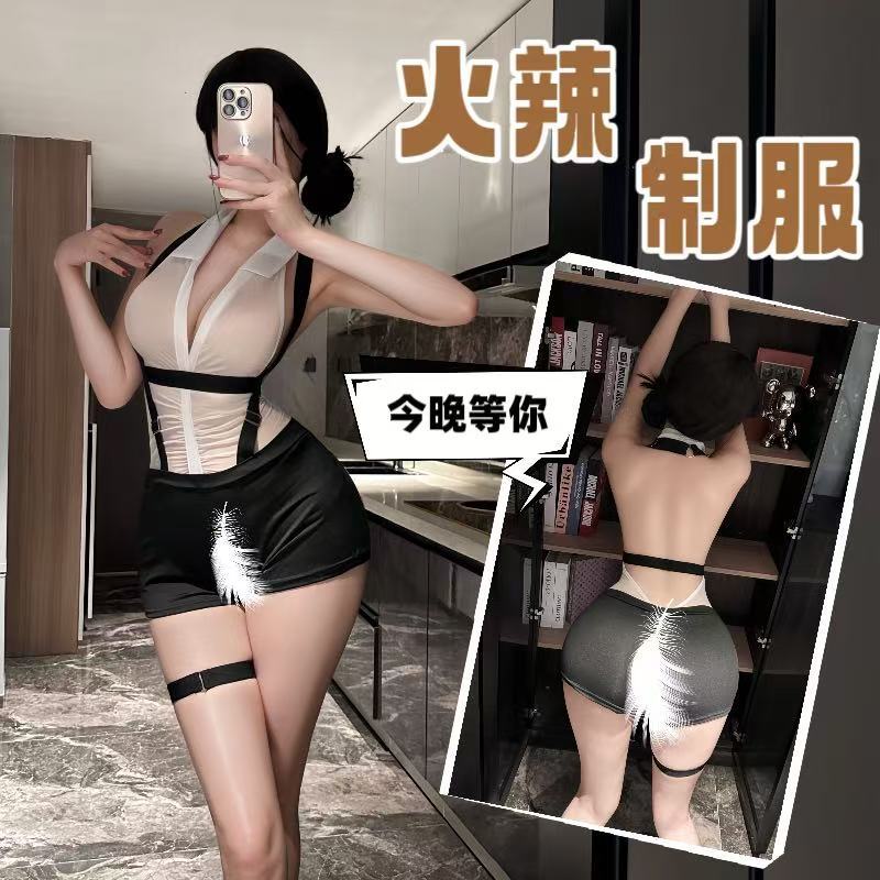 Open-Crotch Halter Roleplay Bodysuit with Deep V Zipper and Leg Ring — detail image 2