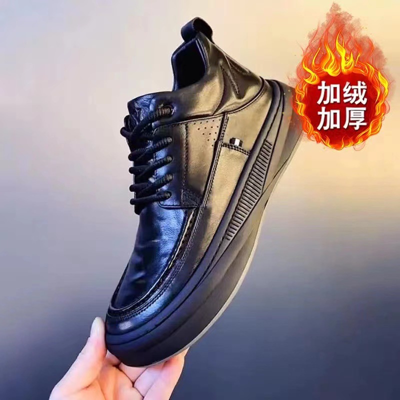 2024 nuevos zapatos de tablero de ocio empresarial para hombres moda de cabeza redonda Reino Unido con zapatos de cuero de suela blanda transpirables explosivos transfronterizos