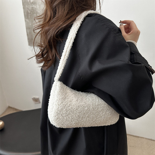 2025 Quality Fashion Niche Design Large Capacity Personal Stylish Trendy Crossbody Handbag with New Moon Shape