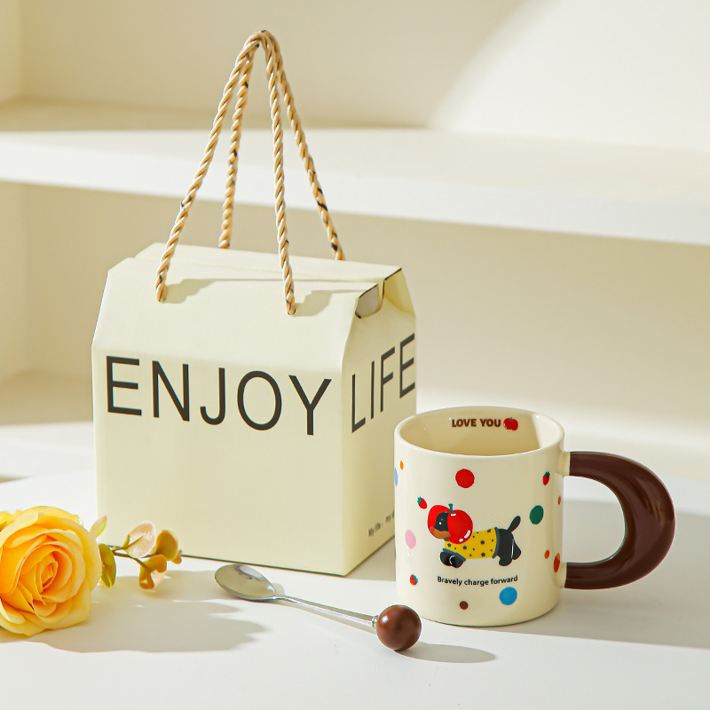 Taza de perro de salchicha para chicas lindas tazas de agua caseras nuevas tazas de café de desayuno de pareja de cerámica 2025