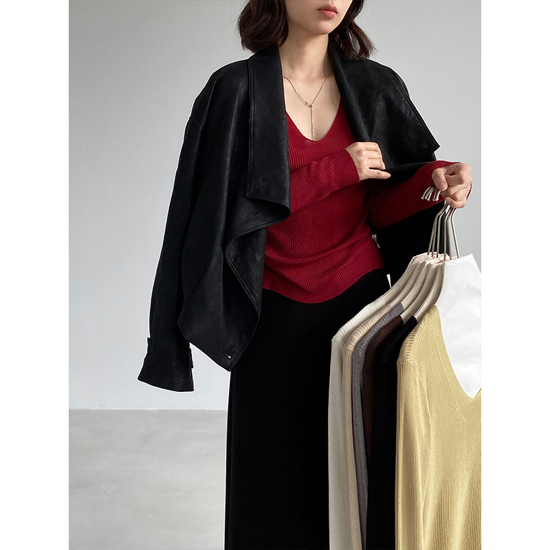 Jiangzuo women's slim-fit V-neck knitted base shirt with fine ribbed texture, simple and versatile long-sleeve top 2057 Jiangzuo women's slim-fit V-neck knitted base shirt with fine ribbed texture, simple and versatile long-sleeve top 2057