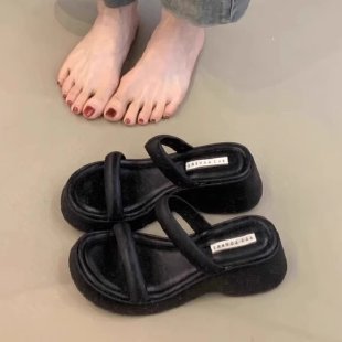 Versión de piel de oveja ~ Sandalias de leopardo rosa de nicho Sandalias y pantuflas de cuña de fondo suave para mujer Zapatos romanos de suela gruesa