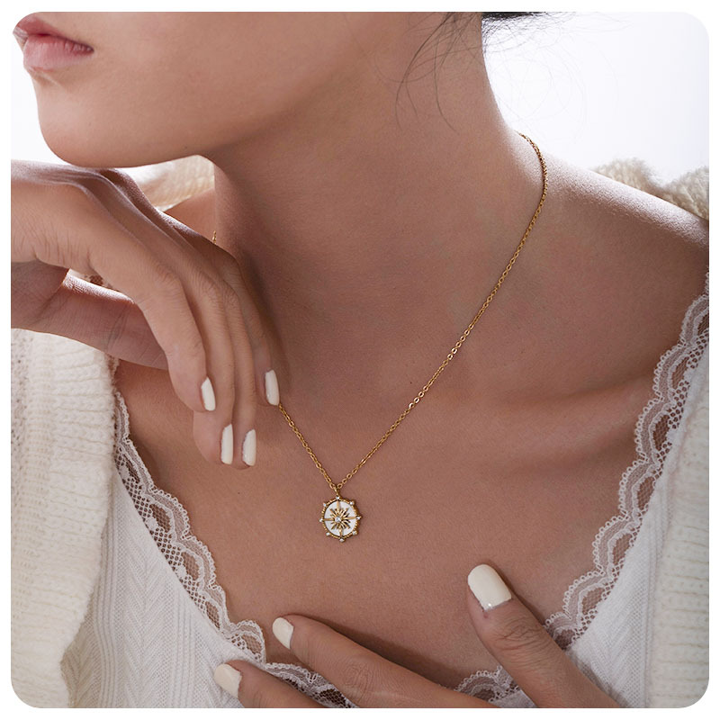 Tina transfronteriza colgante de conchas de ocho estrellas colgante personalidad europea y americana colgante simple joyería de acero inoxidable mujer