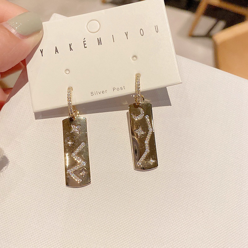 Fashion Star Moon Tag Long Earrings display picture 3