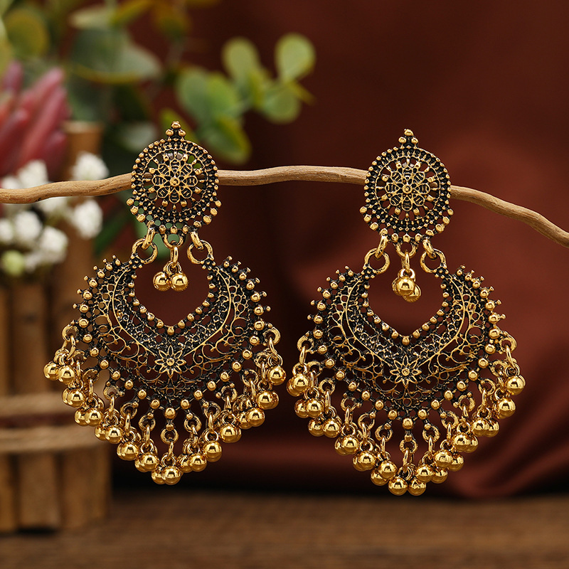 Vintage Bohemian Ethnic Style Drop Earrings With Hollow Heart Studs_voghion.com