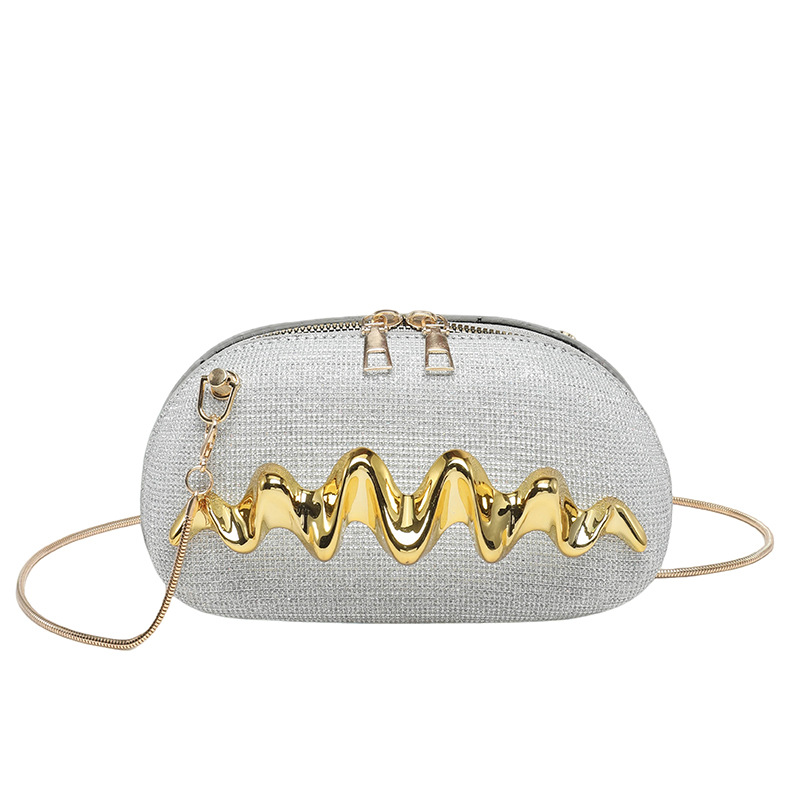 Bolsas de moda europeas y americanas de personalidad para mujeres verano 2026 nueva moda cadena bolsa de cena de moda moda moda bolsa de hombro de tramo inclinado