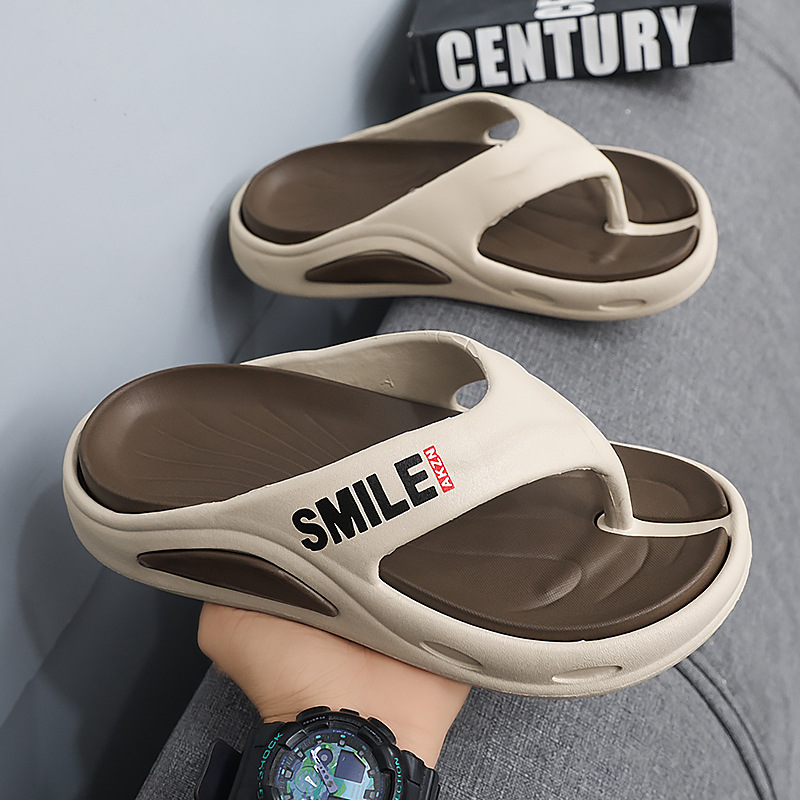 En nombre del nuevo estilo de verano, chanclas de moda para hombres, antideslizantes para interiores, sandalias y zapatillas de playa