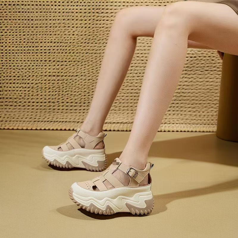 High-end hueco zapatos de papá para mujeres 2026 verano nuevo fondo grueso versátil aumento de altura ventilación sandalias deportivas romanas