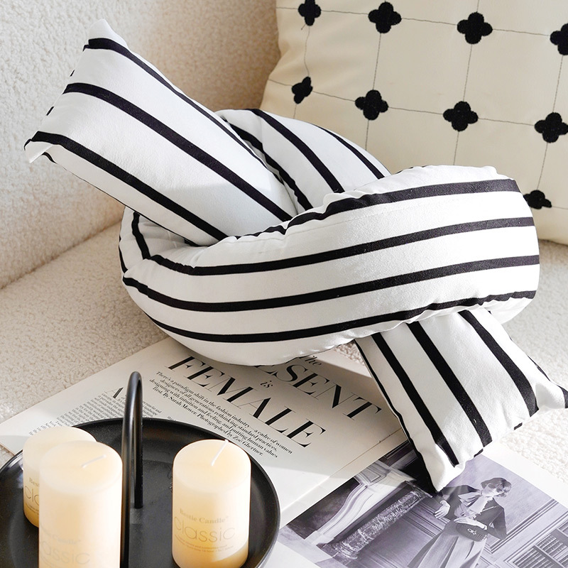 Almohada en blanco y negro de lujo ligero y de alta gama Almohada de la Edad Media francesa Bordado Cama simple Sala de estar Sofá Funda de almohada con núcleo