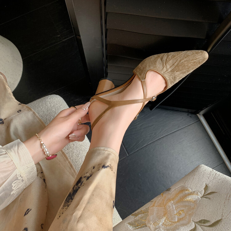 Sandal cao gót mũi nhọn phong cách Trung Hoa mới, chất sa tanh, quai chéo rỗng, gót thô 9 cm — Màu trắng be, Màu Kaki chi tiết 44