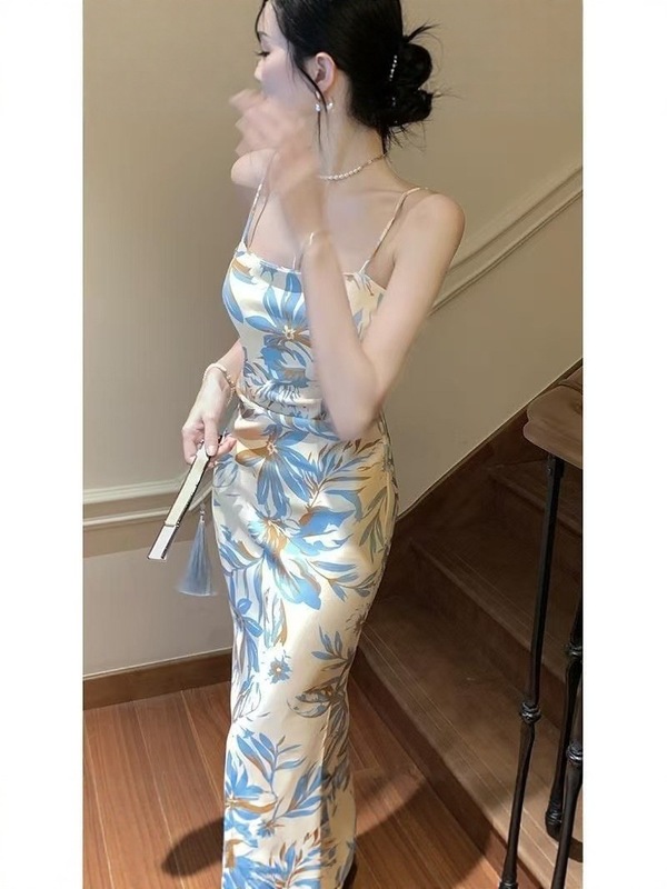 纯欲风吊带连衣裙女夏季薄款高级感印花开叉包臀裙收腰显瘦中长裙|undefined