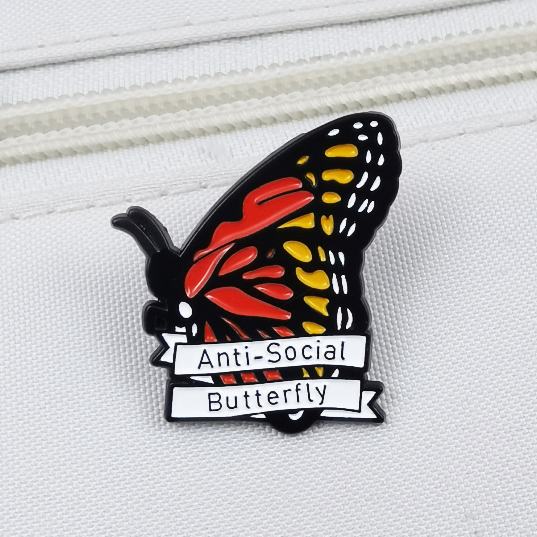 Broche de mariposa de dibujos animados transfronterizos, vestido de niña, cuello, collar, accesorios, adornos simples, pines de insignia image 3