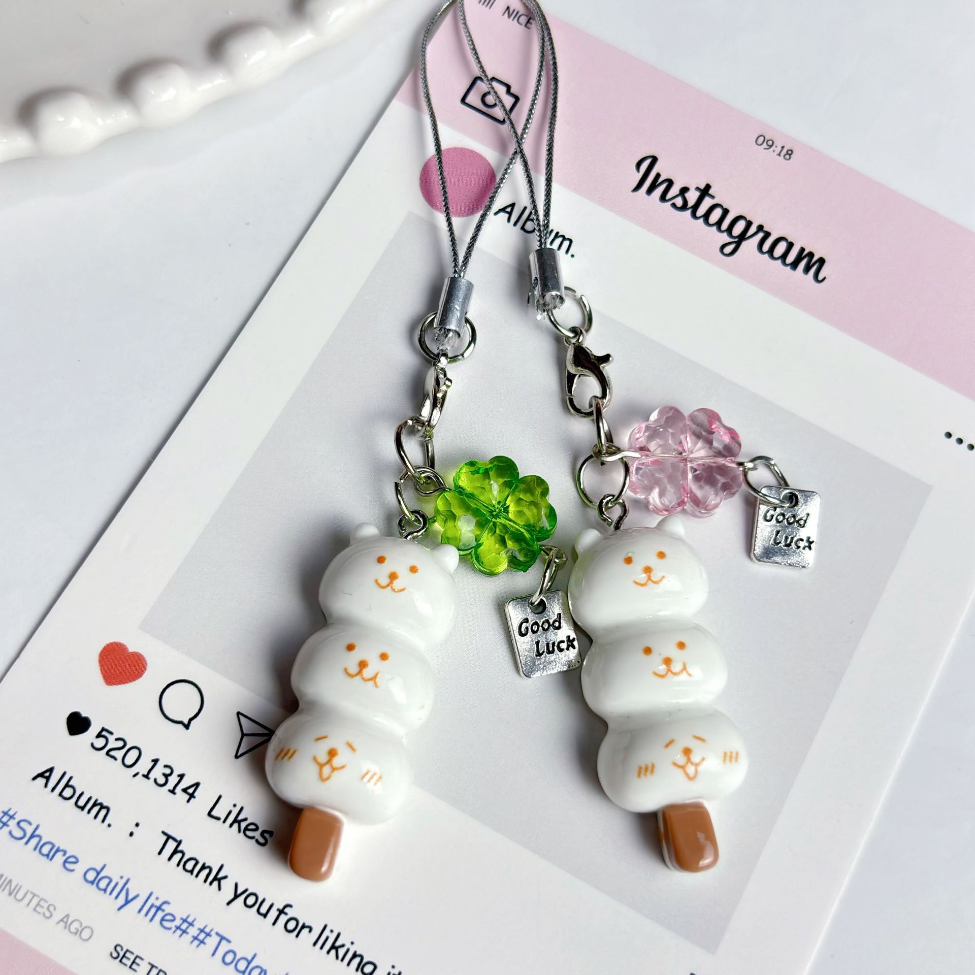 Cute Four-Leaf Clover Self-Deprecating Bear Keychain Super Cute and Sweet Cartoon Girl Mobile Phone Chain Bag Bestie Pendant Gift