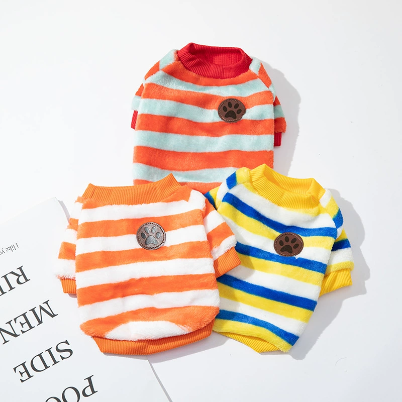 Источник Фабрика Одежда для щенков Домашнее животное Маленькая собака Щенок Молочная собака Кошка Осенний полосатый свитер Осень и зима