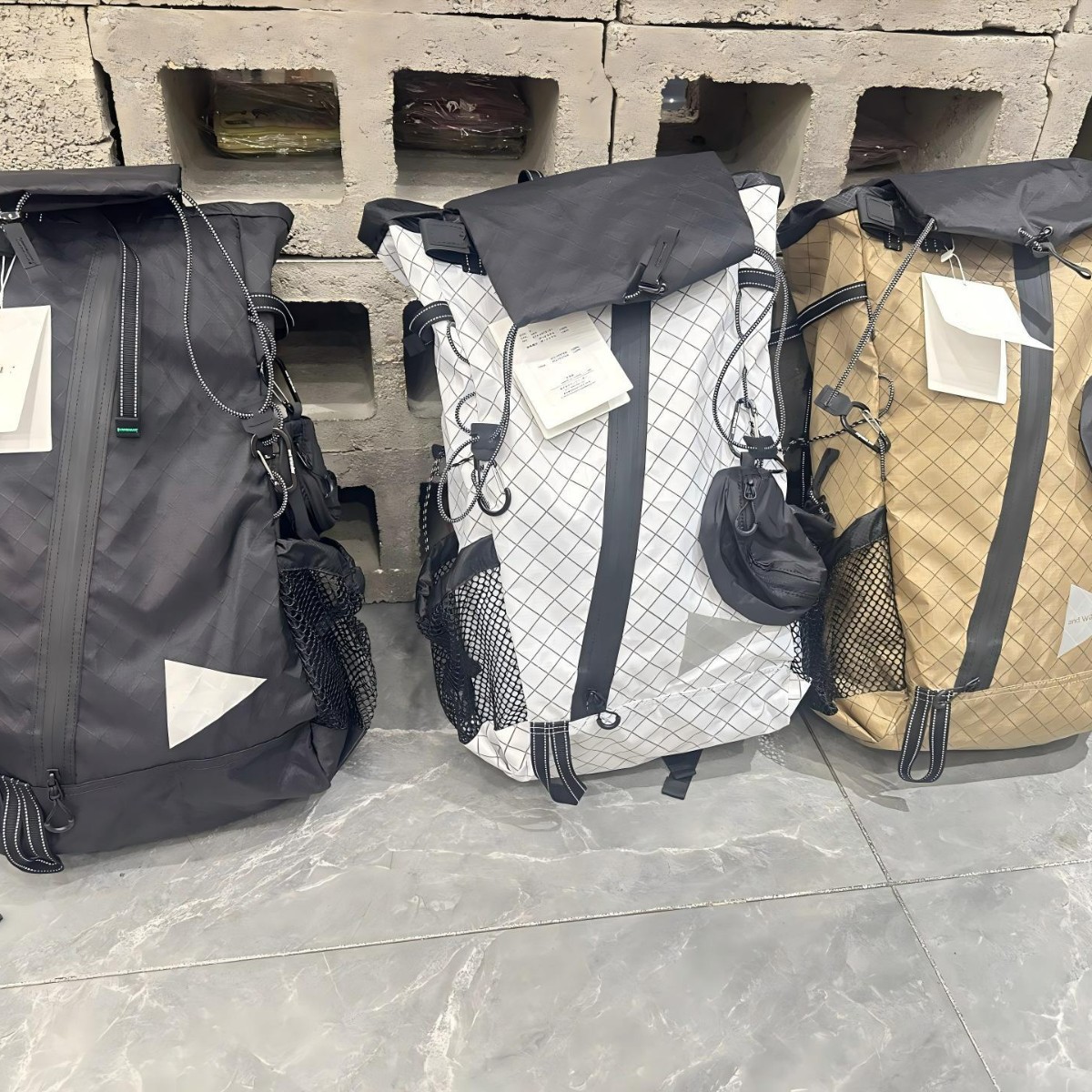 Lightweight, Ultra-Large Capacity Hiking Backpack, Outdoor Wear-Resistant and Waterproof Travel Backpack, Mountaineering and Camping-Specific Backpack