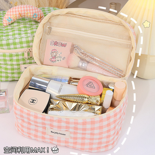Plaid cosmetic bag with large capacity and good looks Korean version ins cute portable cosmetics travel toiletry storage bag