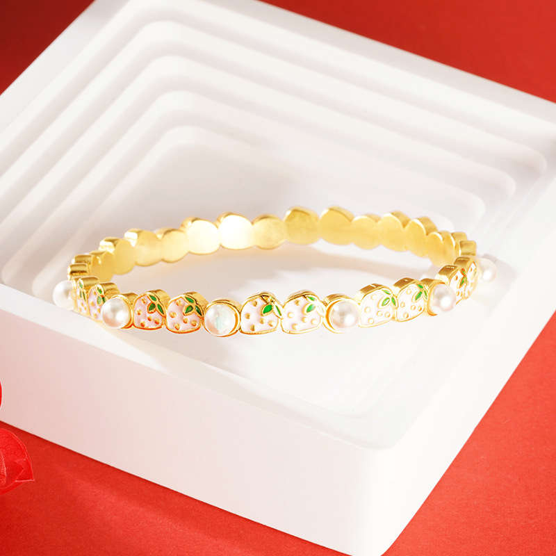 Pulsera de perlas artificiales de fresa de oro para niñas lindo dulce fresco todo partido popular ins poco Libro Rojo popular simple