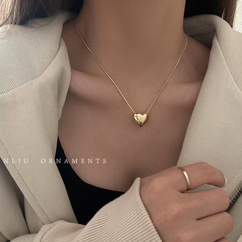 Silver Love Necklace 2024 New Hot Style High-end Temperament Peach Heart Shape Clavicle Chain Light Luxury Niche Necklace for Women
