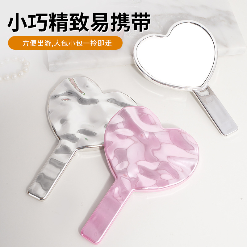 国境を越えたアマゾン愛メッキ鏡携帯少女は洗練されたかわいい高解像度鏡面化粧鏡を持っている|undefined