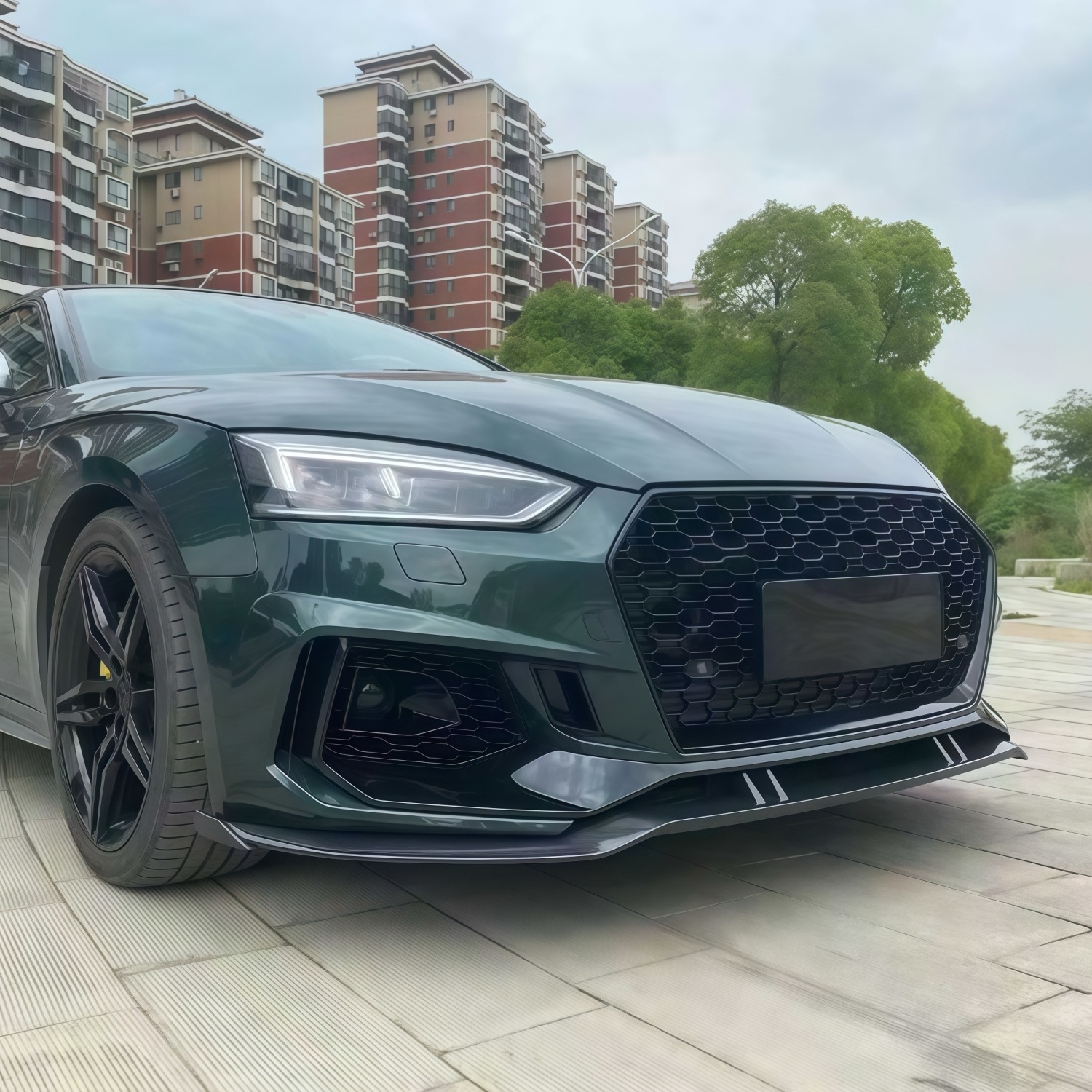 Suitable for Audi A5 models from 2017-2020, this is an RS5-style front bumper upgrade kit, including the front grille