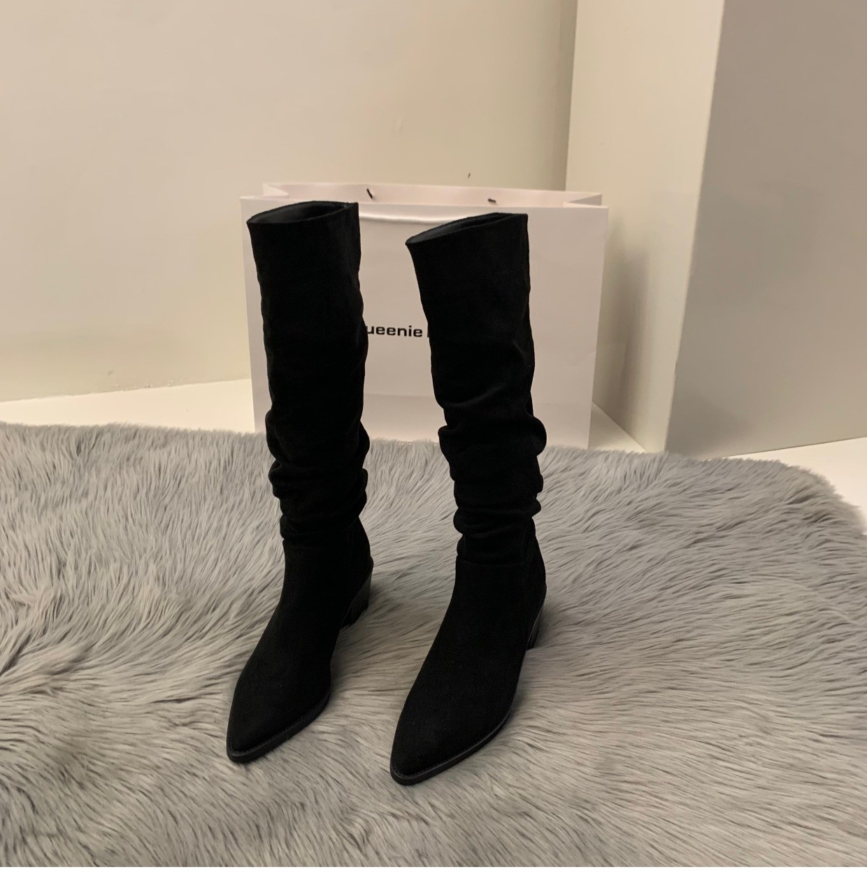 ハイヒールのスエードの西部の中で長靴の女性の靴の2024の新型の秋冬のベルベットの尖った頭の山の長い筒の騎士のブーツ